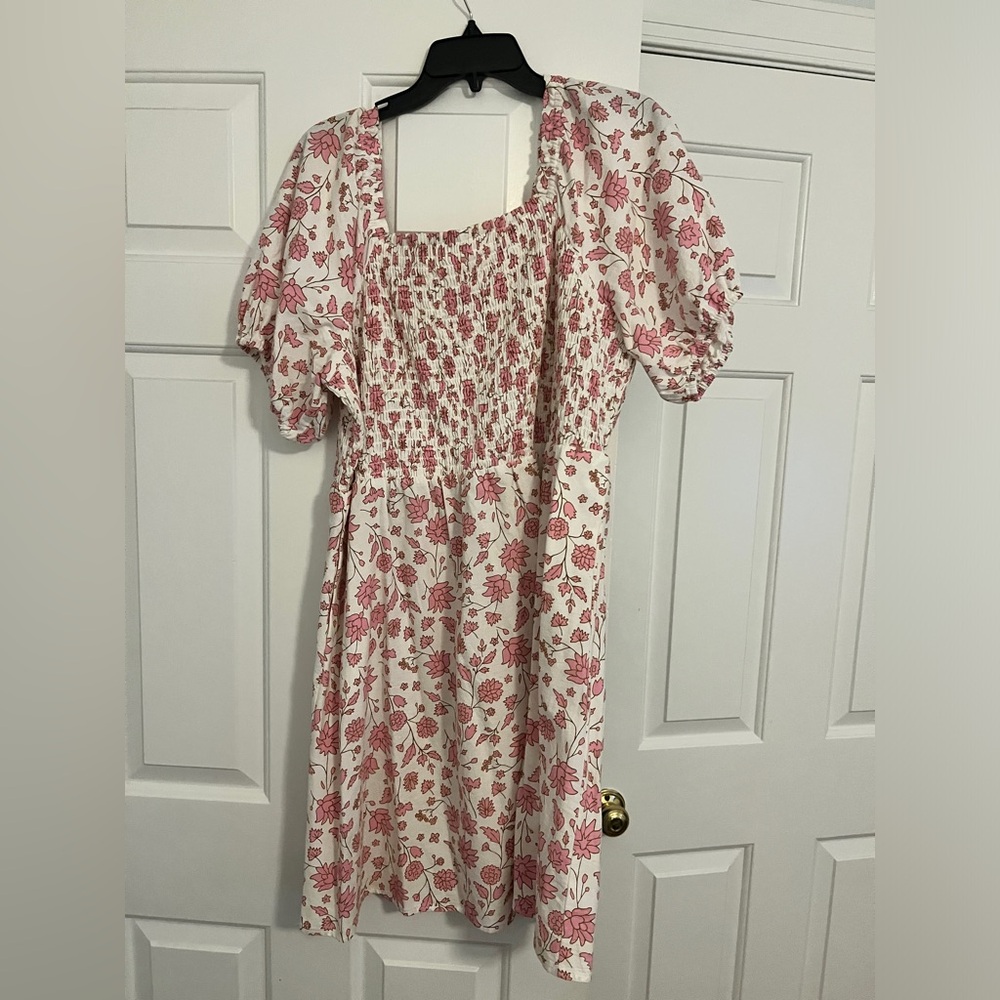 Floral dress with cuffed sleeves